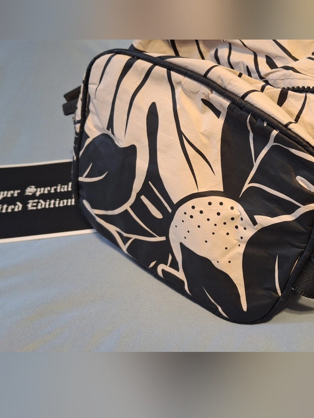 Aloha Collection Bag - Picture 2 of 3